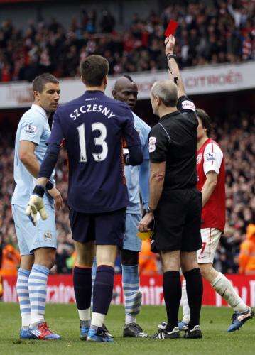 بالوتيللي يواصل تصرفاته المثيرة للجدل