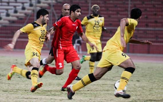 لقطة من مباراة المحرق و الأهلي في مباراة الذهاب