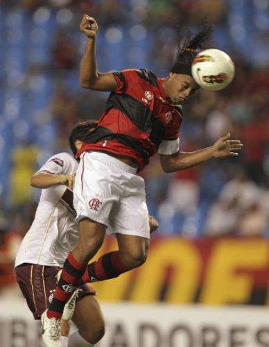 جانب من مباراة فلامنجو و لانوس التي انتهت بفوز الفريق المضيف 0/3 