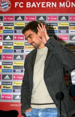 دايسلر بعد المؤتمر الصحفي الذي أعلن فيه اعتزاله