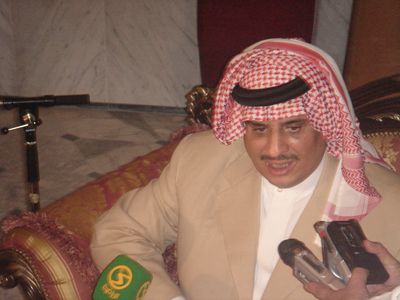 الأمير سلطان بن فهد يلقي توجيهاته للإعلام السعودي بعد اجتماعه مع اللاعبين والمدرب