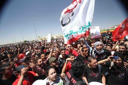 جماهير ألتراس الأهلي خارج المحكمة