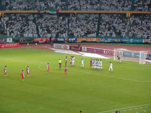 من مباراة الإفتتاح بين منتخبي الإمارات وعمان