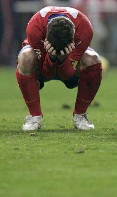 لاعب اتلتيكو مدريد فيرناندو توريس بعد اضاعة ركلة الجزاء