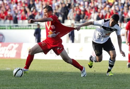 2012-05-01t211416z_01_lar02_rtridsp_3_soccer-algeria_reuters