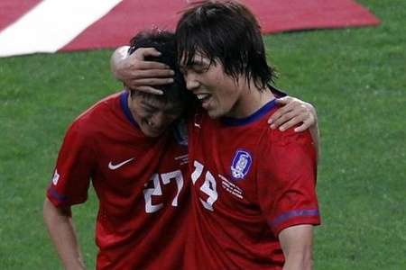 بارك تشو يونج ( يمين ) ولي تشونج يونج