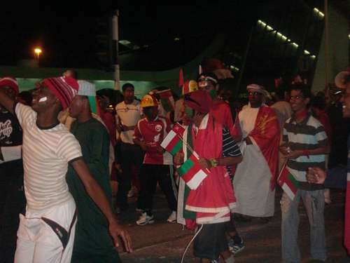 الجمهور العماني لان يرضى الا بكأس البطولة