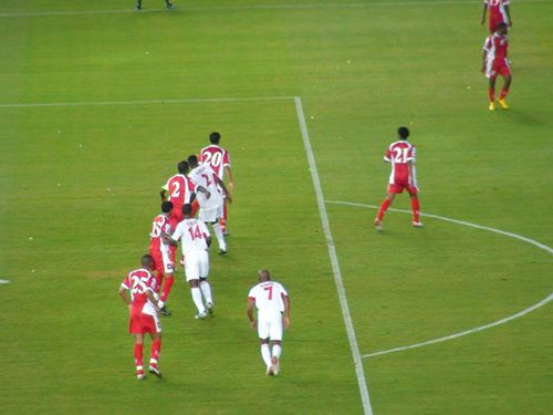 من مباراة الإفتتاح بين منتخبي الإمارات وعمان