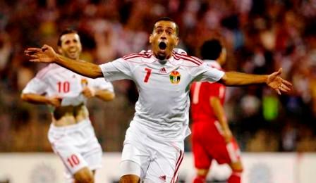 عامر ذيب فرحا بعد تسجيله هدفا بمرمى الصين