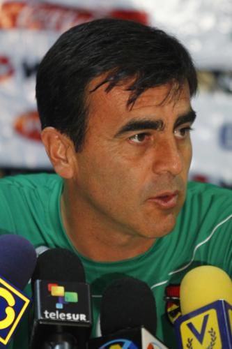 2011-11-15t011029z_01_ven01_rtridsp_3_soccer-world_reuters