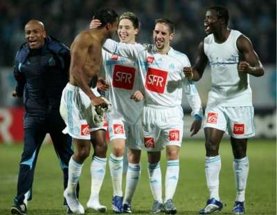 فرحــة لاعبي مـــارسيليـــا بالتأهل 