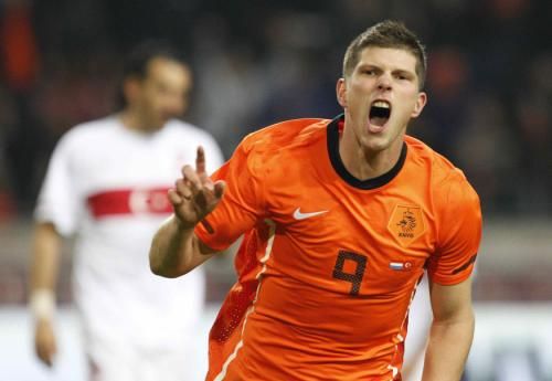 2010-11-17t205221z_01_mkn010_rtridsp_3_soccer-friendly_reuters