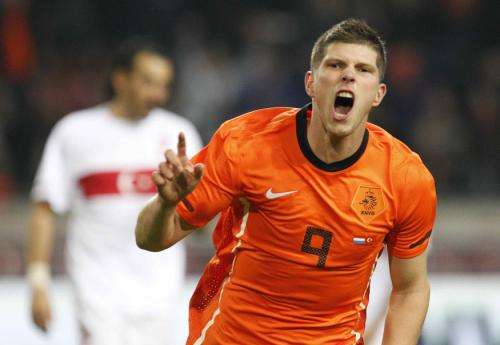 2010-11-17t205221z_01_mkn010_rtridsp_3_soccer-friendly_reuters