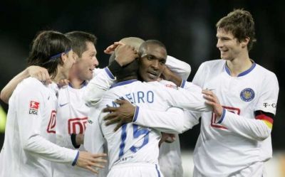 فرحة لاعبي هرتا برلين باحد الاهداف 