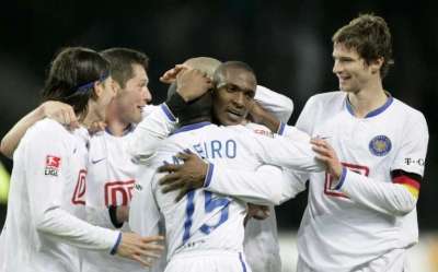 فرحة لاعبي هرتا برلين باحد الاهداف 