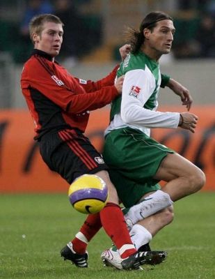 جانب من لقاء فولسبورج وليفركوزن 