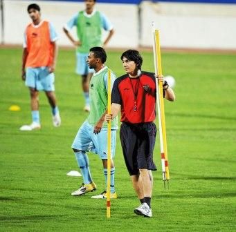 مدرب الكويت جوران يبدأ استعدادته لمواجهة ريال مدريد