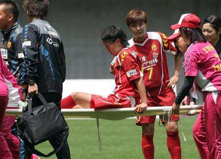 كيوكاوا تخرج من الملعب بسبب الإصابة