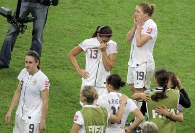 الأمريكيات في حالة حزن بعد خسارتهم أمام اليابان في نهائي كأس العالم