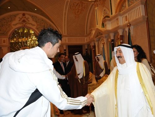 امير الكويت الشيخ صباح الاحمد يرحب بالنجم رونالدو