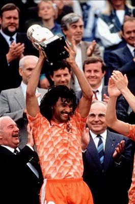 2008-04-01-ai_4752497_euro1988_031