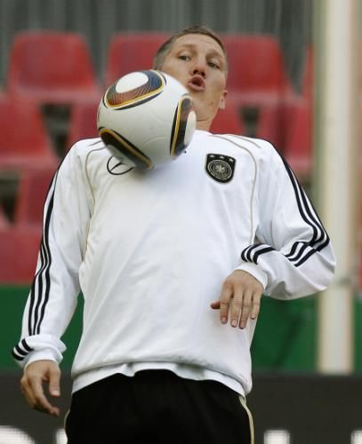 2010-09-06t163518z_01_ina105_rtridsp_3_soccer-euro_reuters