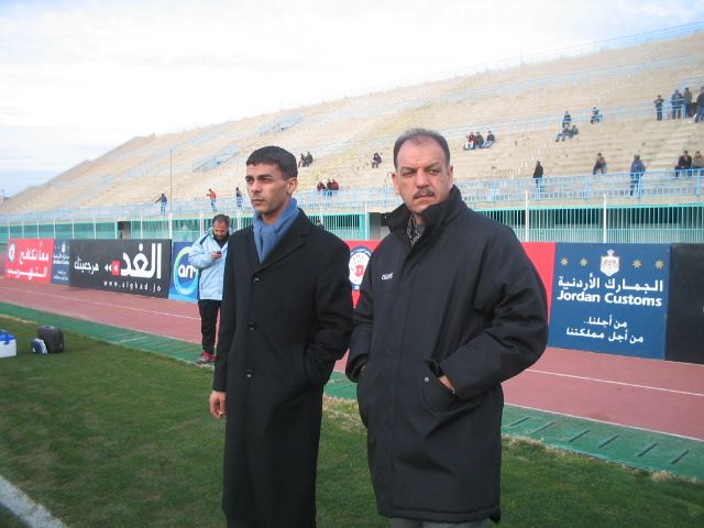 مدرب الفيصلي السيد عدنان حمد ومدير الفريق السيد ثامر العدوان وبعدســــة كوورة