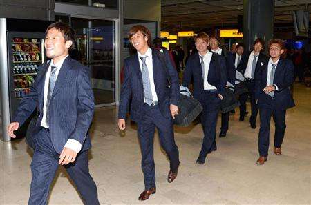 وصول لاعبي أولمبي اليابان لمطار مرسيليا الدولي