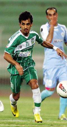 نجم العربي علي مقصيد تألق امام الرفاع في دور الثمانية