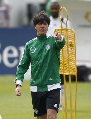 2012-05-19t123220z_01_ina16_rtridsp_3_soccer-germany_reuters