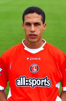 القرقوري يعتزل الكرة بعد مسيرة حافلة من العطاء