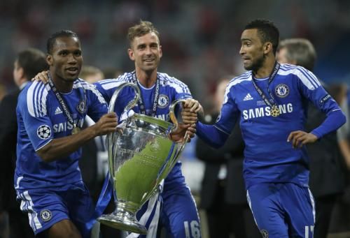 جوزيه يمين الصورة 