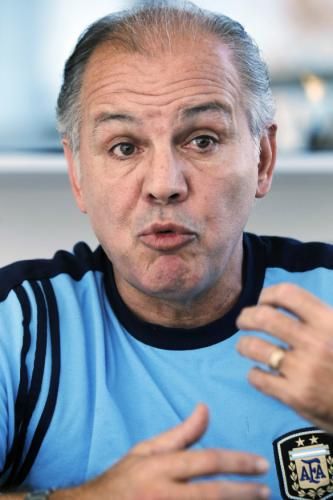 اليخاندرو سابيلا المدير الفني للمنتخب الأرجنتيني