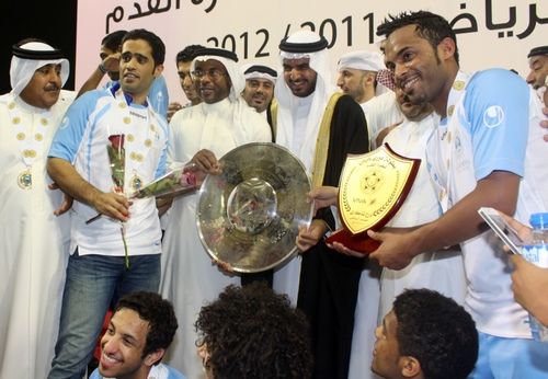 جانب من تتويج فريق الرفاع بالدوري .. تصوير - زكي الشيخ