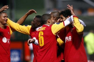 عصام جمعة و فرحته بتسجيله الهدف .