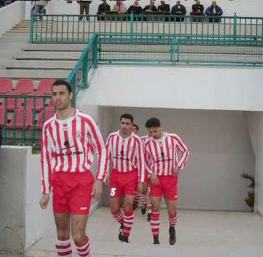 دخول لاعبين شباب الاردن ارض الملعب وبعدســـــــــة كووورة