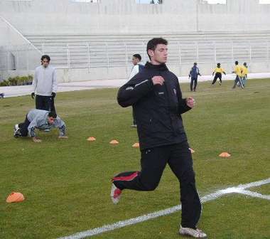 نجم العربي انس بني هاني اثناء الاحماء قبل اللقاء وبعدســـــــــة كووورة