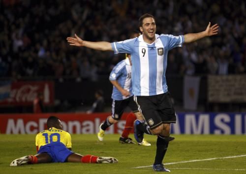 2012-06-03t004904z_01_bas113_rtridsp_3_soccer-world-latam_reuters