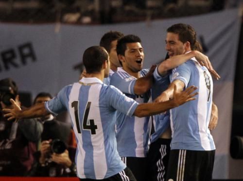 2012-06-03t010644z_01_bas10_rtridsp_3_soccer-world-latam_reuters