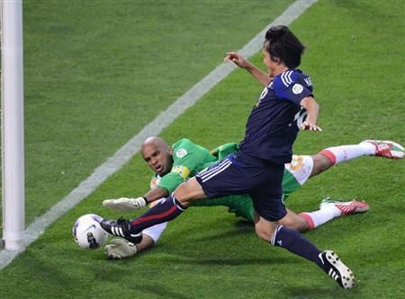 علي الحبسي في مباراة اليابان وعمان