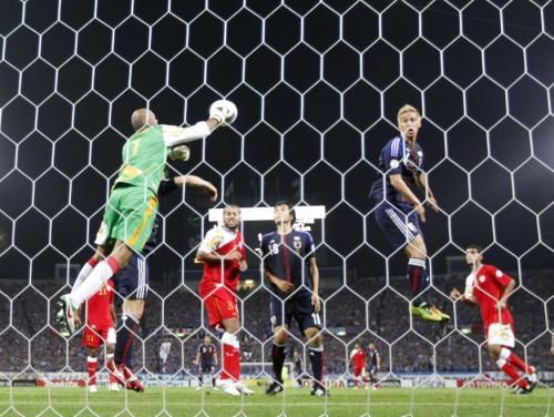 2012-06-03t132942z_01_tok713_rtridsp_3_soccer-world_reuters