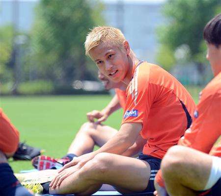 كيسوكي هوندا في تدريب اليوم الأثنين