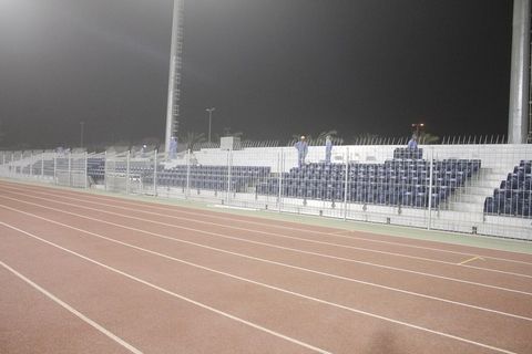  تركيب المدرجات الاضافية في استاد خليفة