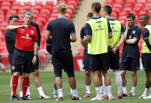 من أحد تدريبات منتخب الأسود الثلاثة مؤخراً بقيادة المدرب هودجسون 