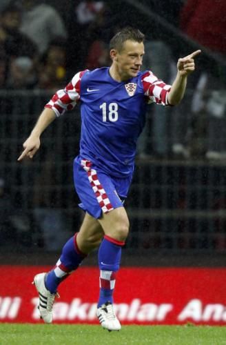 2011-11-11t191646z_01_rss01_rtridsp_3_soccer-euro_reuters