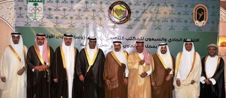 الشيخ احمد بن حمد ال خليفة مع اعضاء المكتب التنفيذي للجان الاولمبية الخليجية