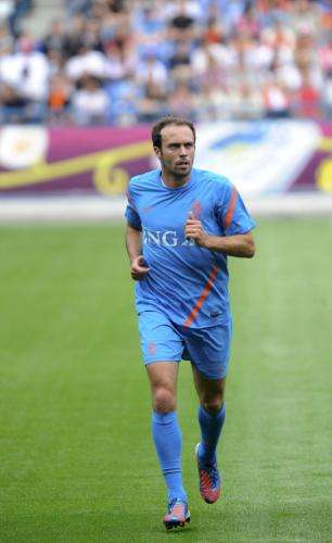 يوريس ماتيسن يخوض تمارين فردية في محاولة للحاق بماراة الدنمارك