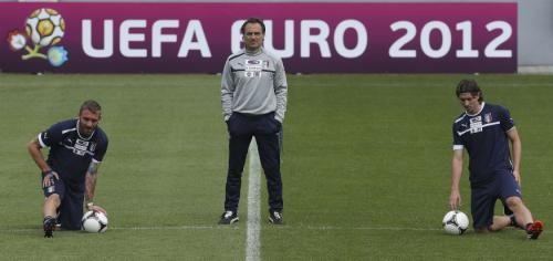 2012-06-07t112105z_01_cvi129_rtridsp_3_soccer-euro_reuters