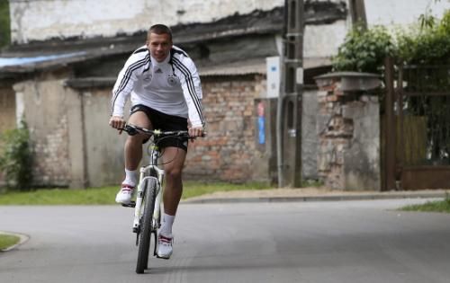 2012-06-07t122602z_01_cvi169_rtridsp_3_soccer-euro_reuters