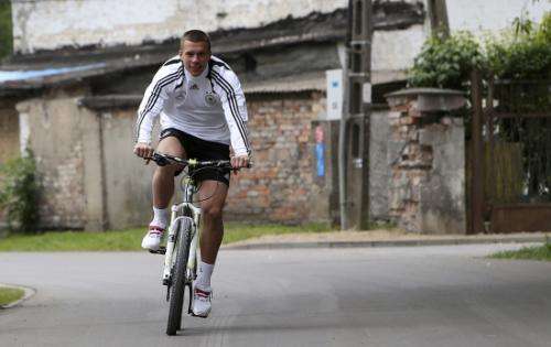 2012-06-07t122602z_01_cvi169_rtridsp_3_soccer-euro_reuters